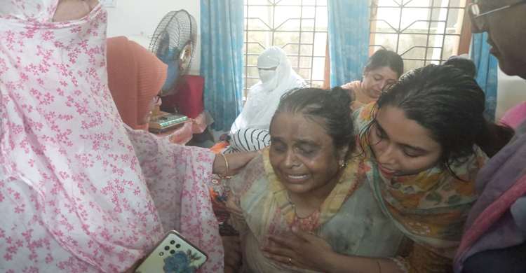 নির্জনের বাড়িতে চলছে শোকের মাতম