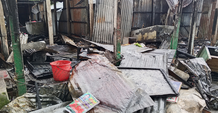 মধুপুরে আগুনে পুড়লো দুইটি বাড়ি ও দোকান