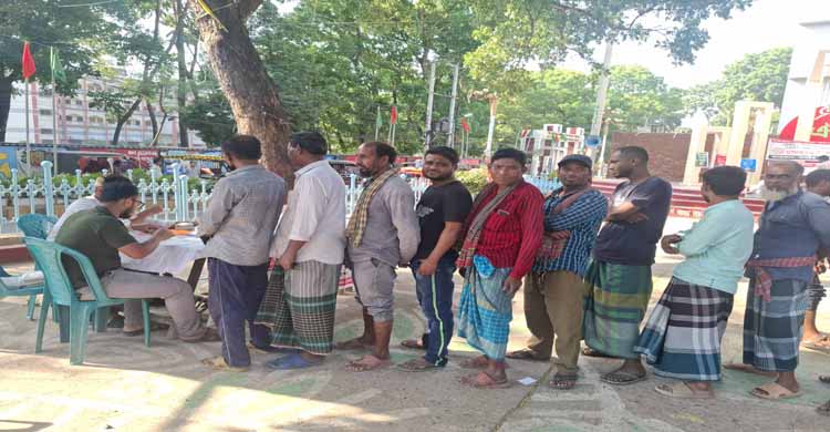 টাঙ্গাইলে ৫ টাকায় নিম্ন আয়ের মানুষে