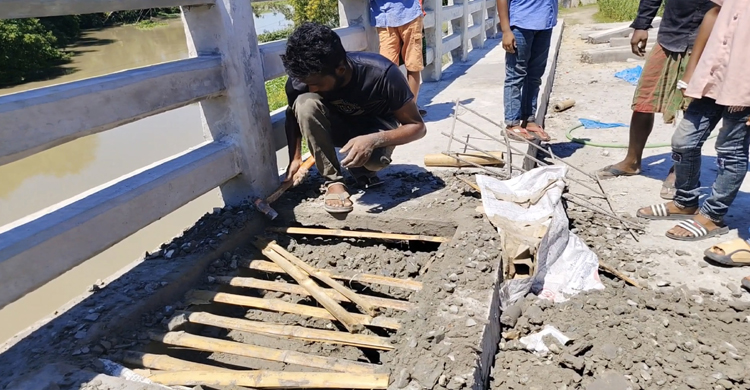 টাঙ্গাইলে রাতের আঁধারে ব্র্রিজে রডে